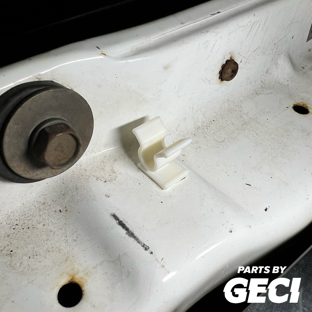 Subaru Brumby/Brat/Leone Bonnet Stay Rod Clip